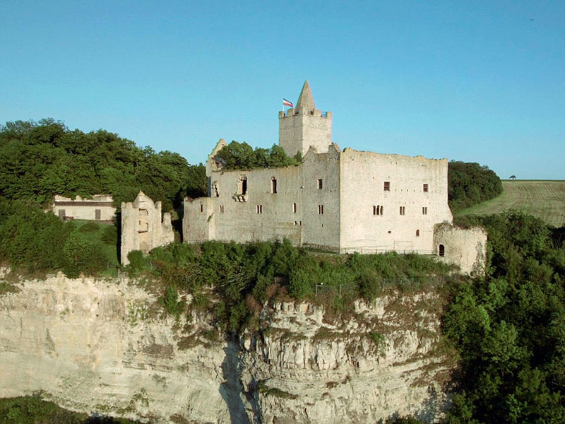 die nächste Burg mit viel Geschichte – die wildromantische Ruine der Burg Saaleck