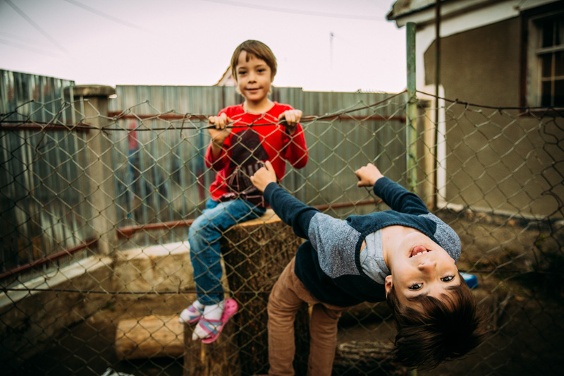 Roma-Kinder - Schätzungsweise 2 Millionen Roma leben in Rumänien, der größte Teil ist bettelarm – am schlimmsten trifft es die Kinder.