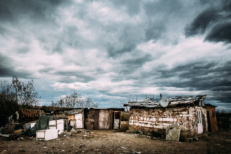 – Roma-Siedlung - Ein Slum am Rande von Sibiu Hermannstadt, es gibt kein Wasser und selten (geklauten) Strom.